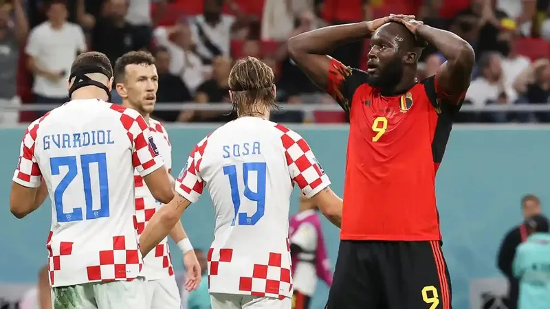Romelu Lukaku bỏ lỡ 3 cơ hội vàng cuối trận