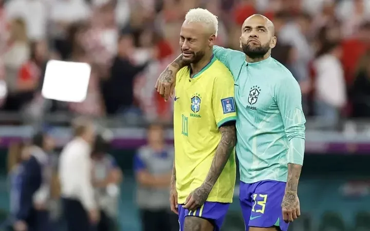 Neymar bật khóc sau khi Brazil bị loại