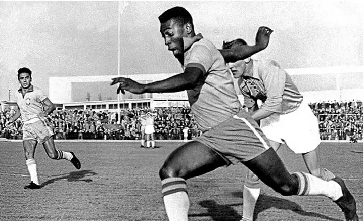 Pele luôn tỏa sáng trên mọi sân đấu