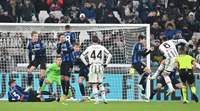 Pha dứt điểm gỡ hòa 3-3 của Danilo
