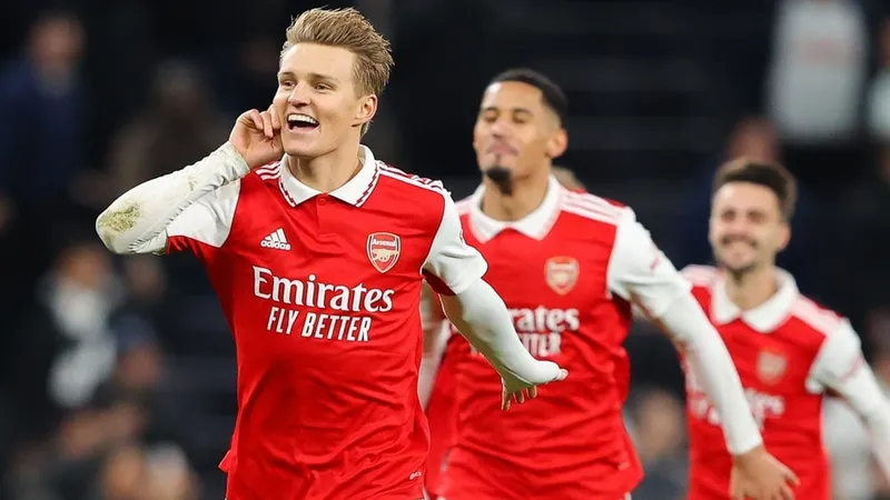 Máy tính dự đoán Arsenal sẽ thắng giải với điểm số cách biệt Man City
