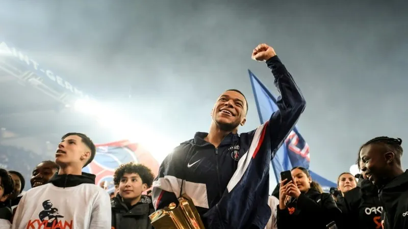 Kylian Mbappe đang lưu dấu ấn của kình trên các đấu trường