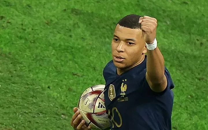 Kylian Mbappe trở thành tân thủ quân tuyển Pháp