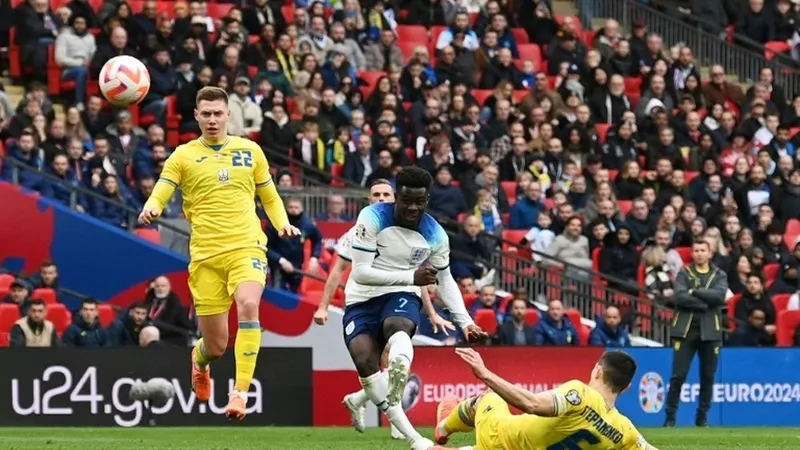 Bukayo Saka ghi bàn trong màu áo tuyển Anh