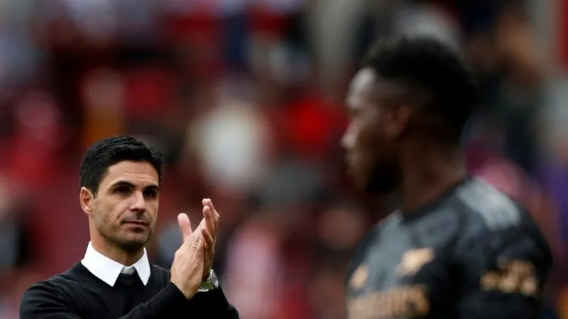 HLV Mikel Arteta cảnh báo mối đe dọa từ trận derby London