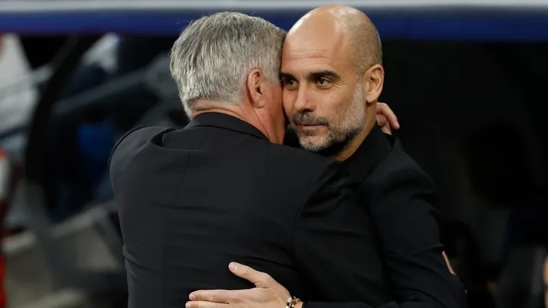 Pep Guardiola và HLV Carlo Ancelotti (trái)