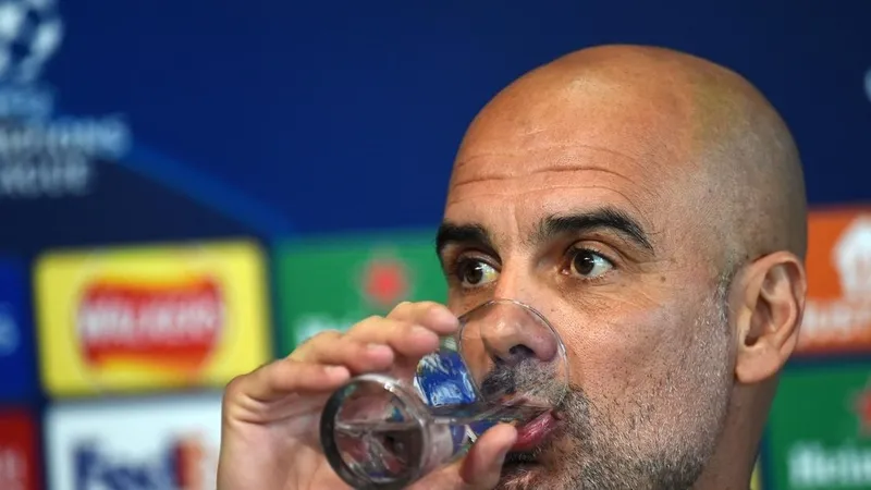 Pep Guardiola rất tự tin trong buổi họp báo