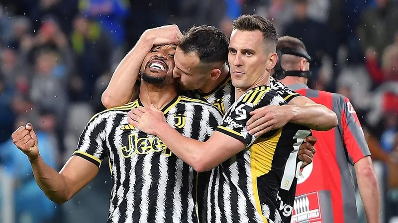 Juventus một lần nữa bị dìm xuống giữa bảng xếp hạng