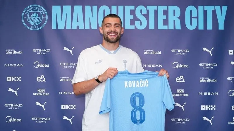 Mateo Kovacic trình làng chiếc áo số 8 ở Man City