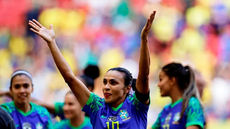 Marta của Brazil ăn mừng bàn thắng sau trận giao hữu với Chile