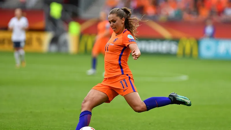 Lieke Martens là ngôi sao mới của Hà Lan