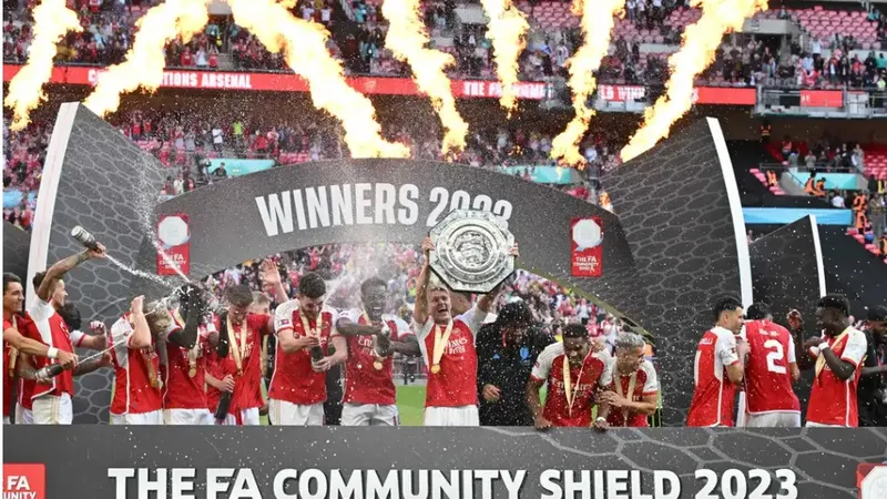 Thoát hiểm trong phút bù giờ, Arsenal nẫng Siêu cúp trên tay Man City sau loạt sút luân lưu