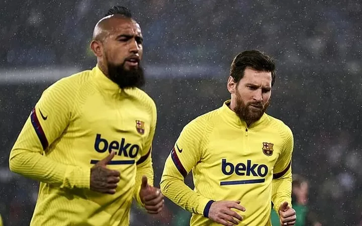 Arturo Vidal và Leo Messi trong màu áo Barcelona
