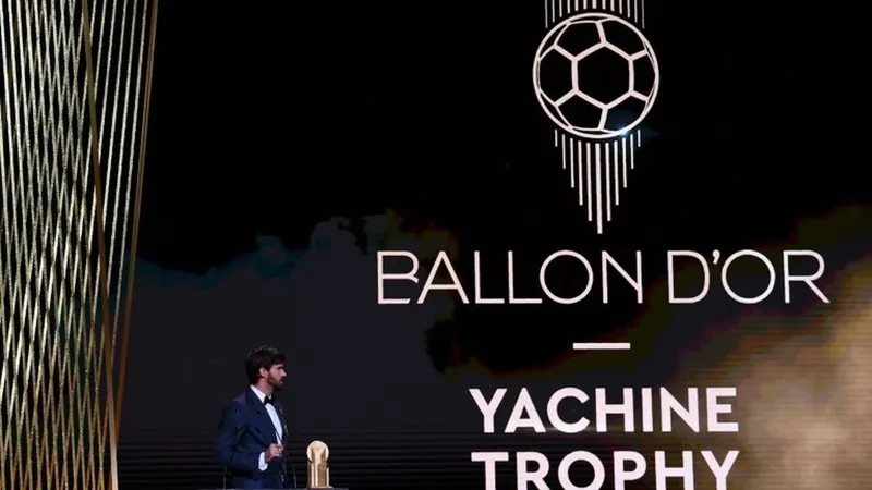 Ban tổ chức Quả bóng vàng công bố 10 đề cử Yashin Trophy
