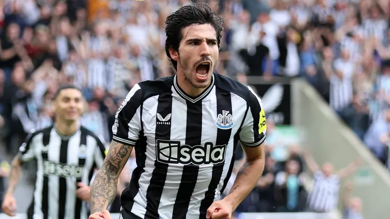 Sandro Tonali là nhân tố được chờ đợi sau khi sang Anh thi đấu