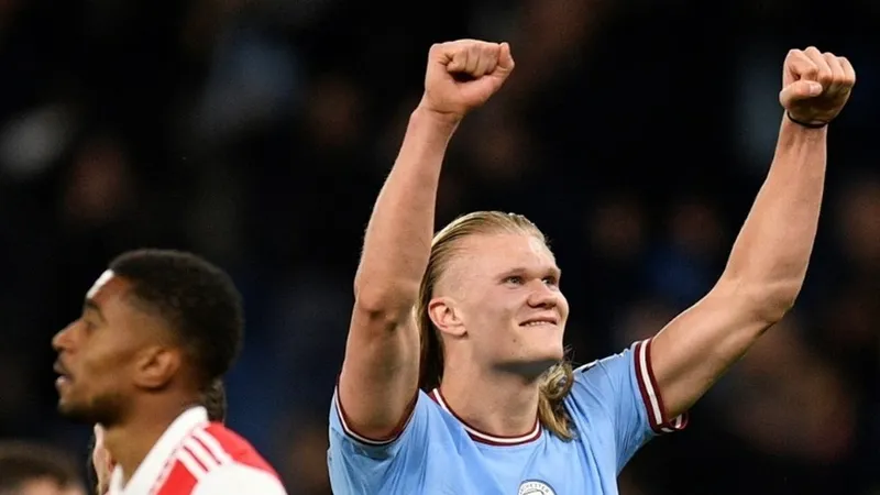  Erling Haaland rất thân thiết với Odegaard
