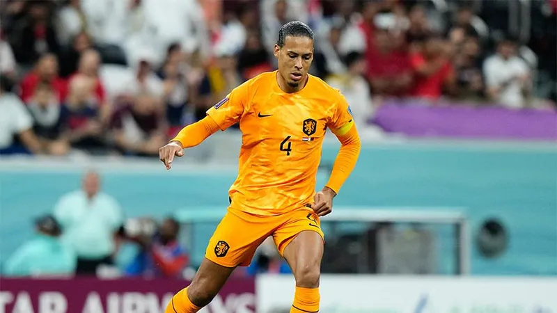 Van Dijk quyết thắng ở Dublin