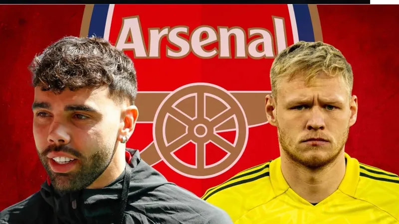 Arsenal đang chơi trò 'nguy hiểm' khi luân chuyển Raya và Ramsdale