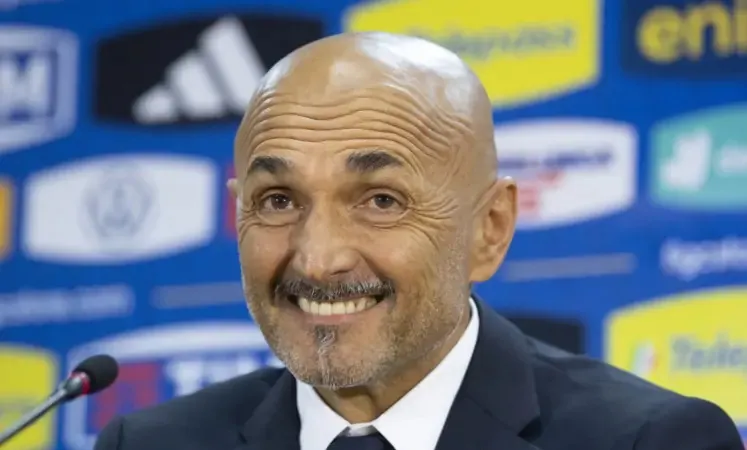 HLV Luciano Spalletti trong cuộc họp báo công bố thành phần Azzurri