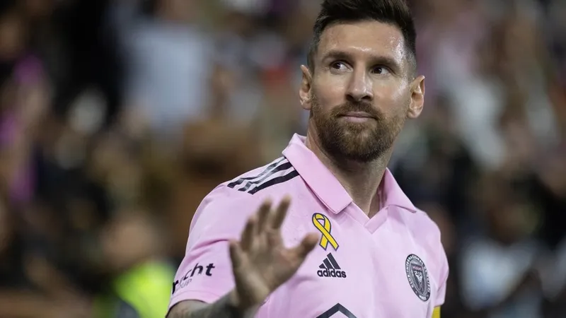 Messi có thể tránh ngồi chơi xơi nước trong 6 tháng tới bằng việc trở lại Barcelona