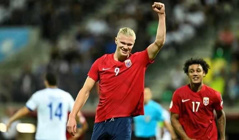 Erling Haaland ăn mừng bàn thắng vào lưới Síp