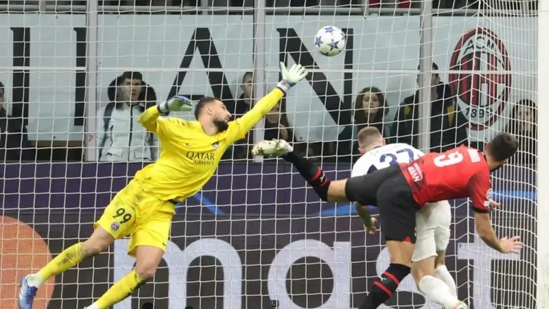 Olivier Giroud đánh đầu tung lưới Donnarumma (PSG)