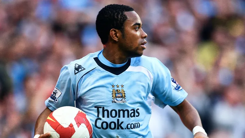 Cựu sao Brazil Robinho thời khoác áo Man City