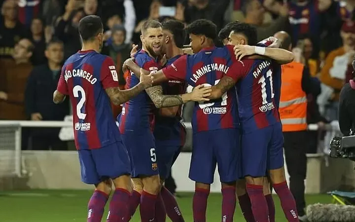 Barcelona tranh thủ đá chầu kiếm tiền cho CLB