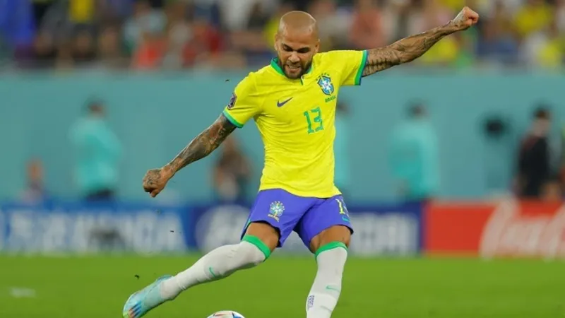 Dani Alves bị bắt chỉ vài tuần sau khi khoác áo Brazil ở World Cup 2022