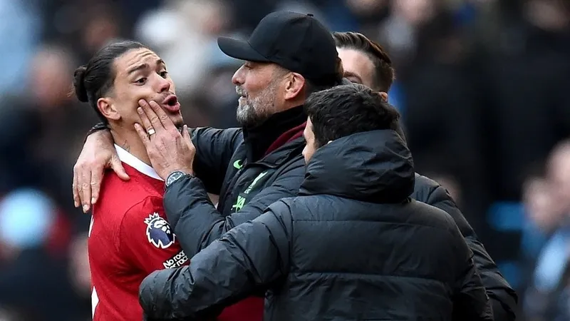 Jurgen Klopp đã gắng hết sức kềm chế cậu học trò