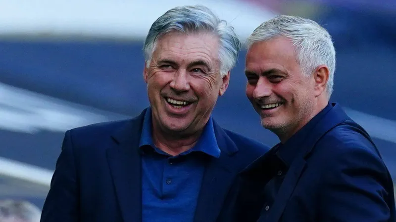 Carlo Ancelotti rất thân thiết với Jose Mourinho