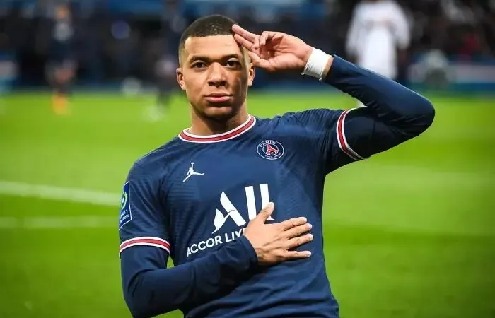 Kylian Mbappe không triển hạn với PSG trong mùa hè