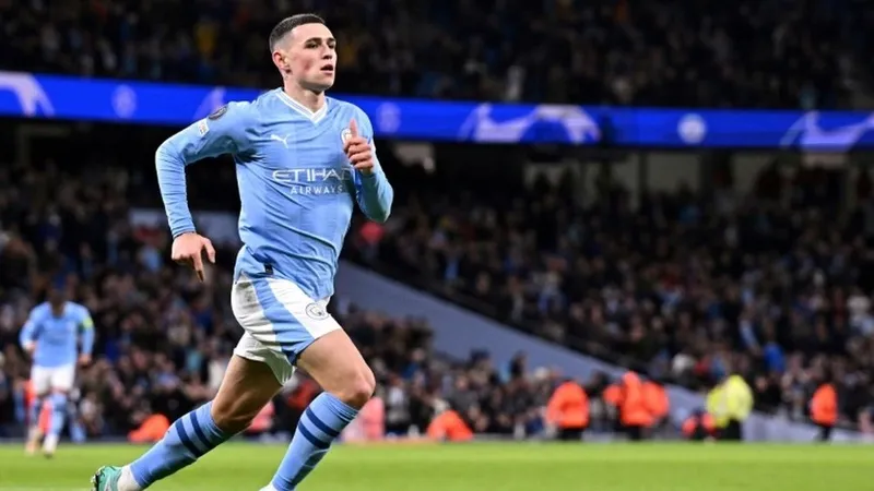 Tiền đạo Phil Foden đã có một bộ sưu tập hiếm thấy ở tuổi 23