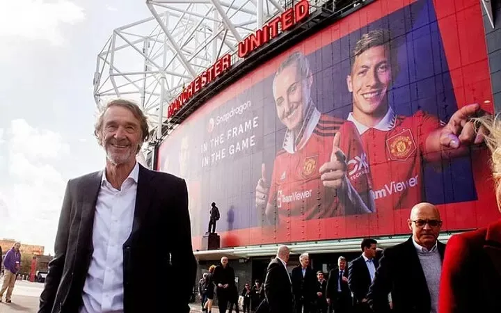 Sir Jim Ratcliffe đã mua lại cổ phần Man United