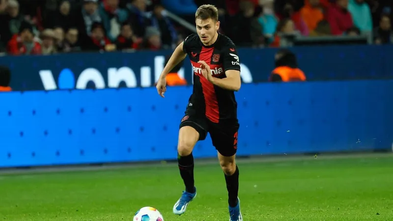 Josip Stanisic chơi rất tốt ở trận Bayer Leverkusen thắng Bochum