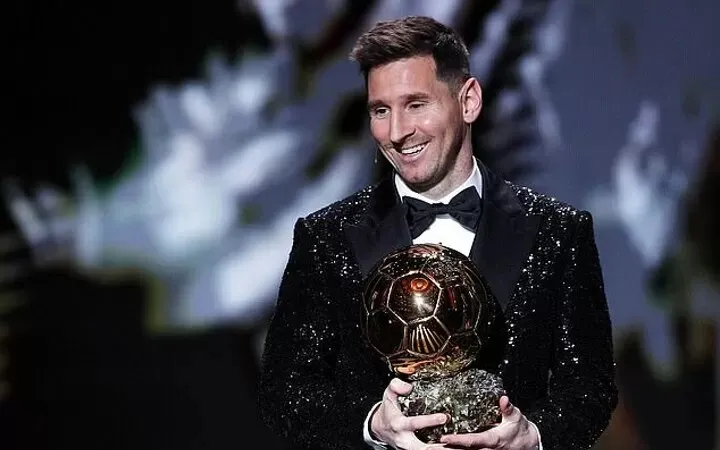 Messi thắng Quả bóng vàng ngay khi sang PSG