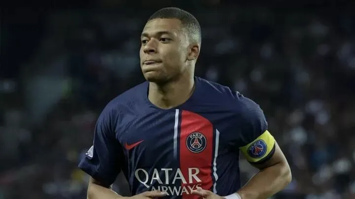Kylian Mbappe không thể cắt giảm lương để sang Madrid