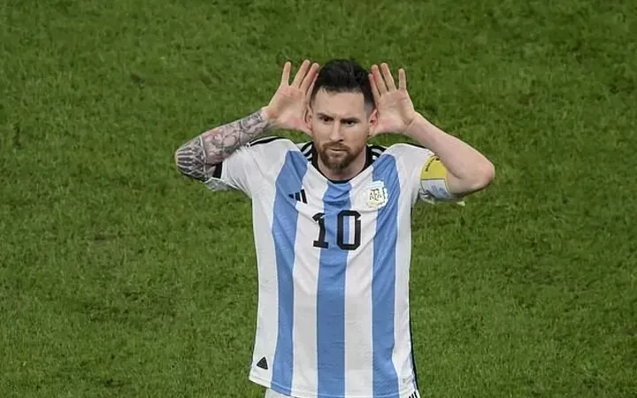 Messi ăn mừng bàn thắng lạ lùng kiểu 'Chói tai'