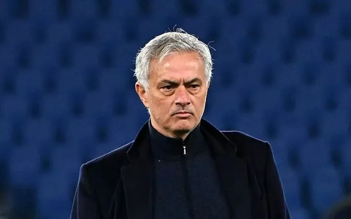 Jose Mourinho đã lặng lẽ sang Barcelona