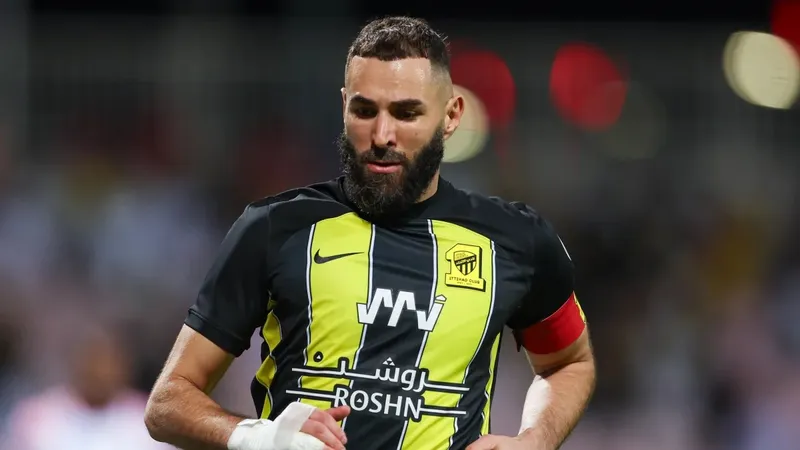 Karim Benzema sẽ ở lại vùng Vịnh cho đến mùa hè