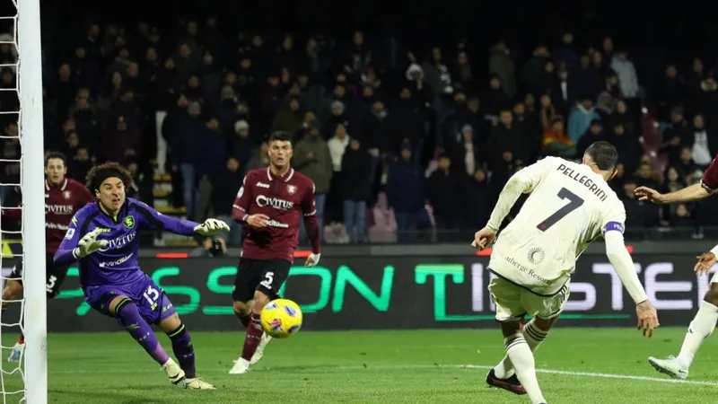 Lorenzo Pellegrini trận thứ 2 liên tiếp ghi bàn dưới triều đại của tân HLV De Rossi
