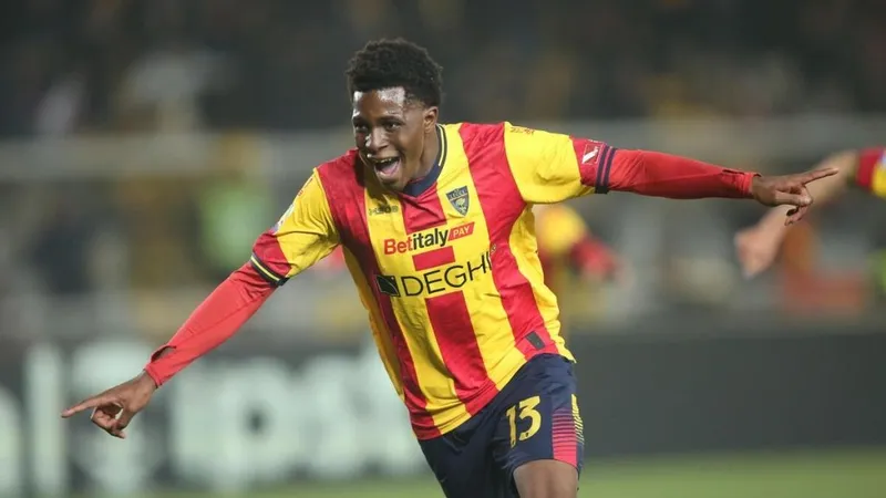 Bàn thắng đầu tiên của Dogru ở Serie A giúp Lecce tìm lại chiến thắng