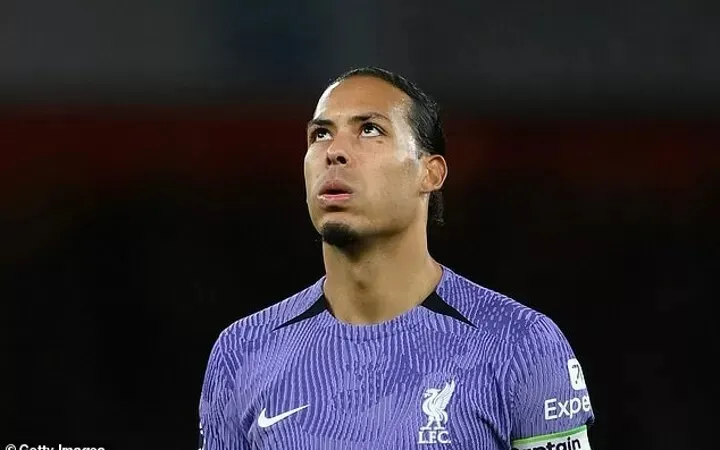 Virgil van Dijk gánh hết hai lầm về bàn thua thứ 2
