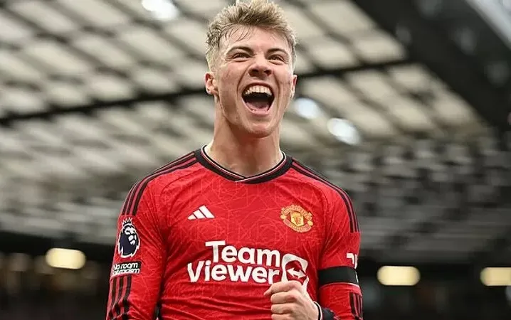 Rasmus Hojlund có thể bỏ lỡ trận derby Manchester vì chấn thương cơ