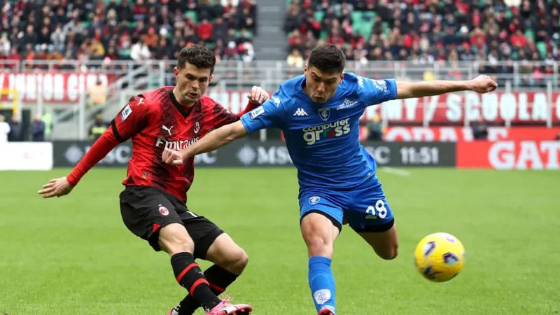 Christian Pulisic (trái) ghi bàn duy nhất vào lưới Empoli