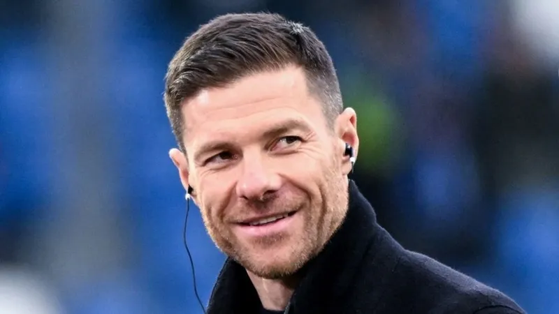 Xabi Alonso không vội rời Leverkusen