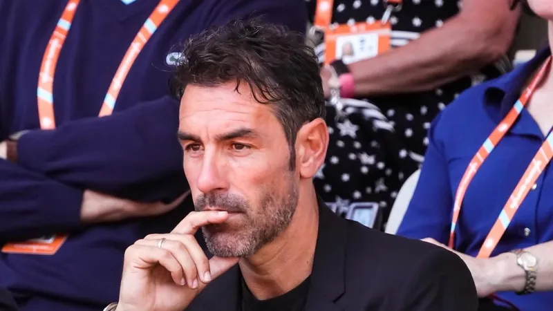 Robert Pires đã 2 lần từ chối Real Madrid và muốn đồng hương Kylian Mbappe noi gương mình
