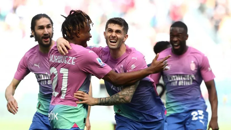 Milan mừng chiến thắng trên sân Udinese