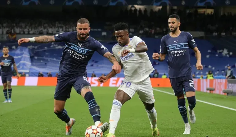 Vắng Kyle Walker (trái) Man City khó lòng phong tỏa được Vinicius (Real Madrid)