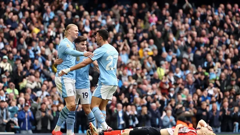 Man City ăn mừng chiến thắng dù chỉ chơi với đội hình 2